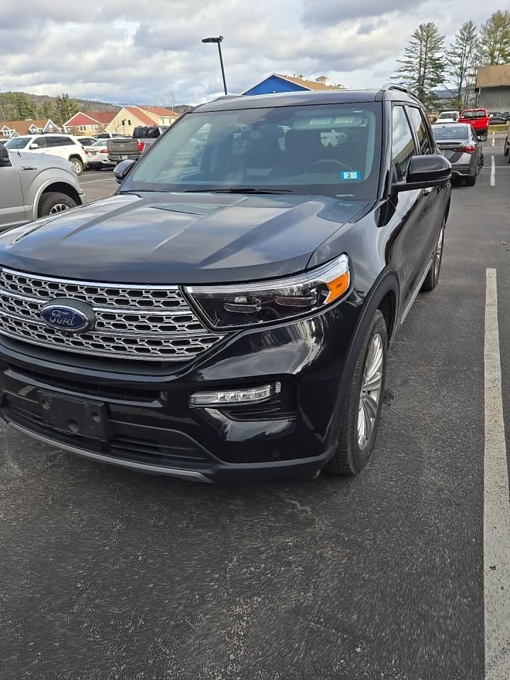 Certified 2022 Ford Explorer Limited w/ Limited Technology Package image 2