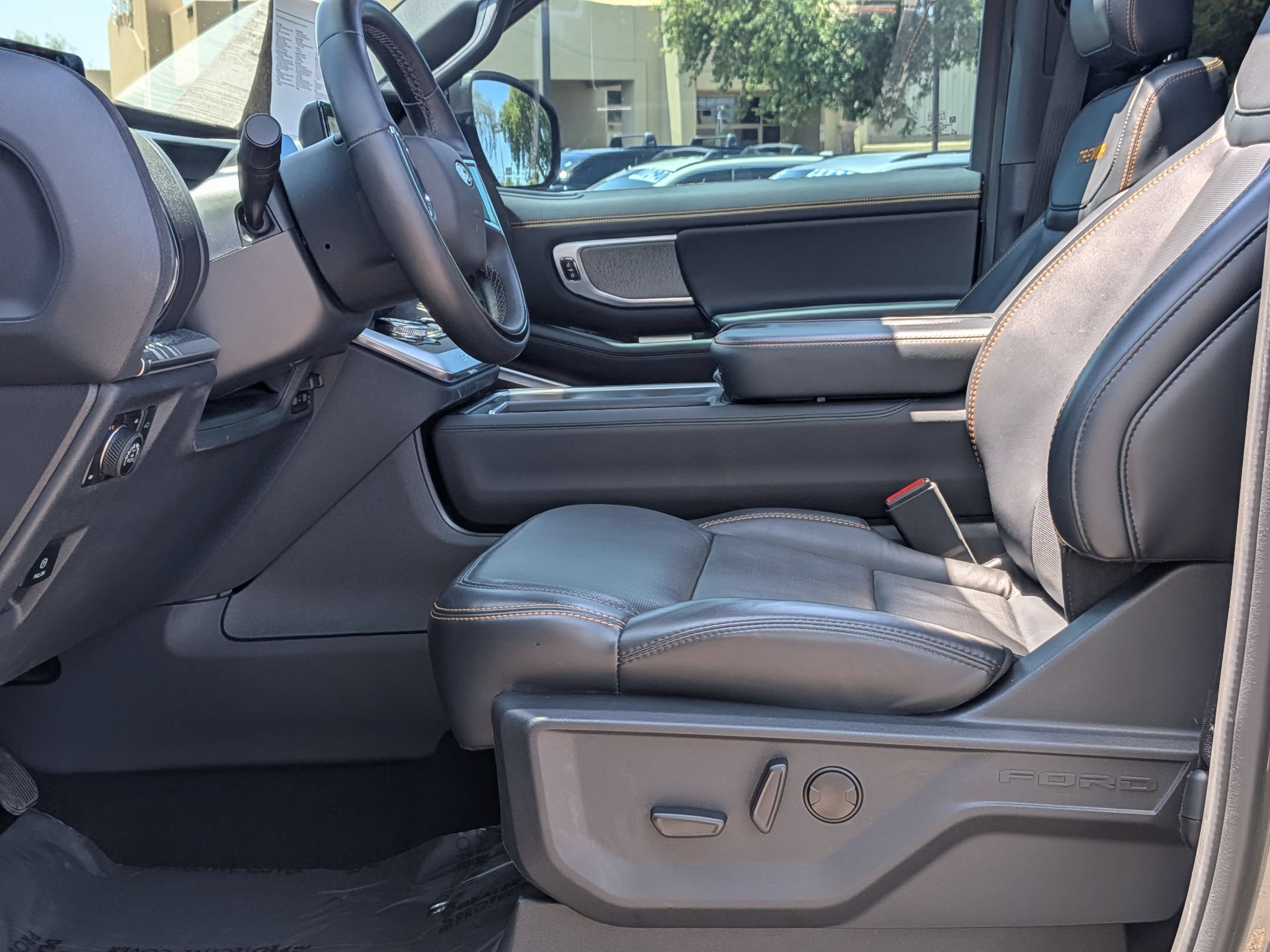 Certified 2025 Ford Expedition Tremor AWD/4WD image 21
