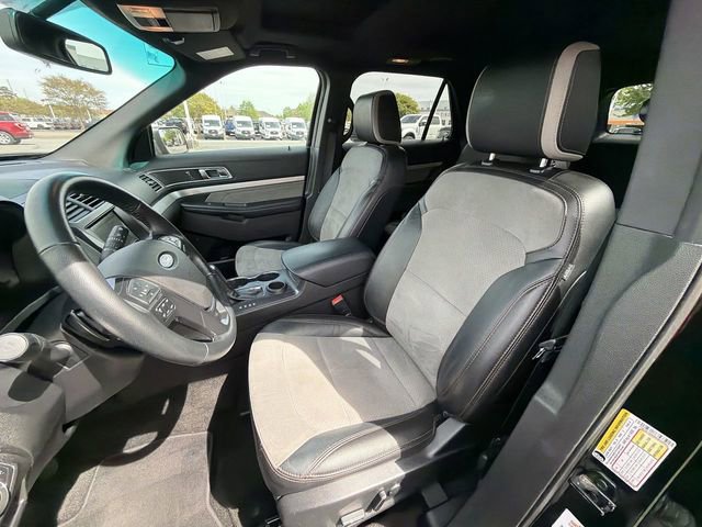 Certified 2017 Ford Explorer XLT w/ Equipment Group 202A image 11