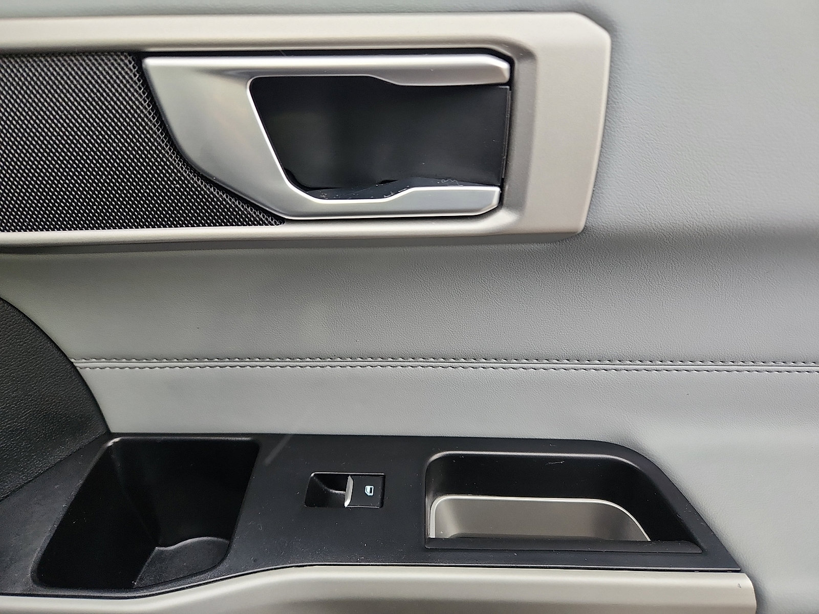 Certified 2023 Ford Explorer XLT w/ Equipment Group 202A image 31