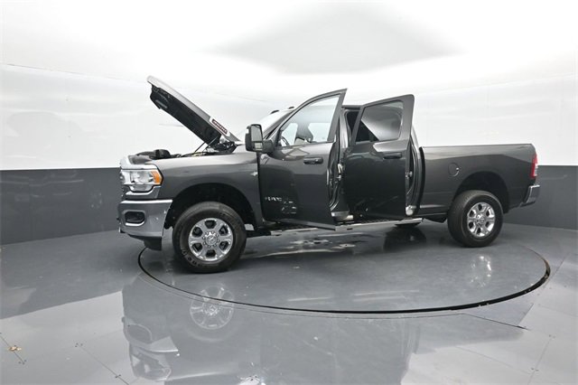 Used 2024 RAM 3500 Big Horn image 36