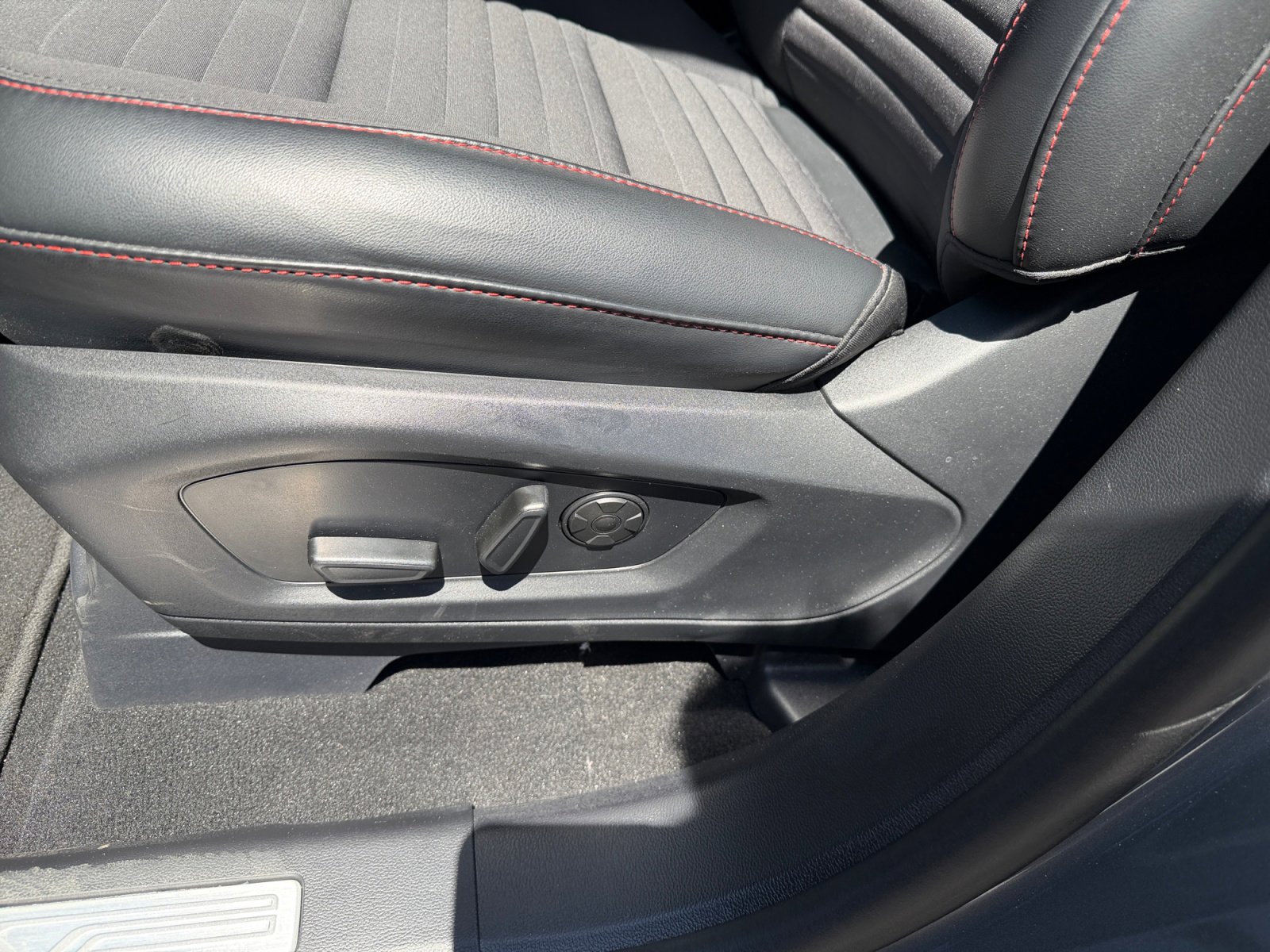 Certified 2025 Ford Explorer ST-Line w/ Premium Package RWD image 14