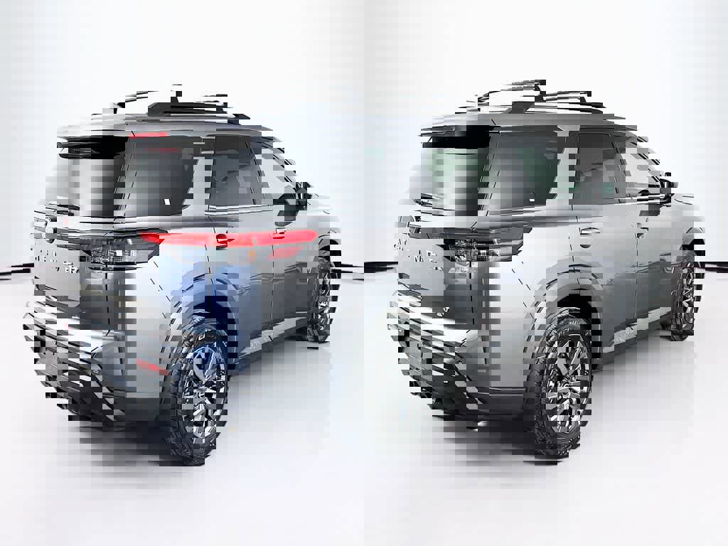 Used 2022 Nissan Pathfinder SV w/ SV Premium Package FWD image 5