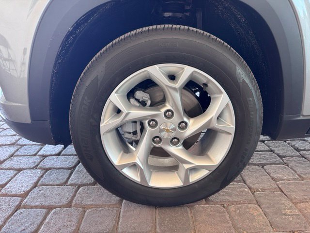 Used 2026 Chevrolet Trax LS w/ LS Convenience Package FWD image 23