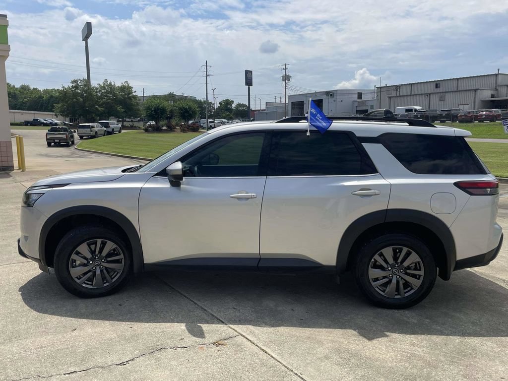 Used 2024 Nissan Pathfinder SV w/ SV Premium Package FWD image 6