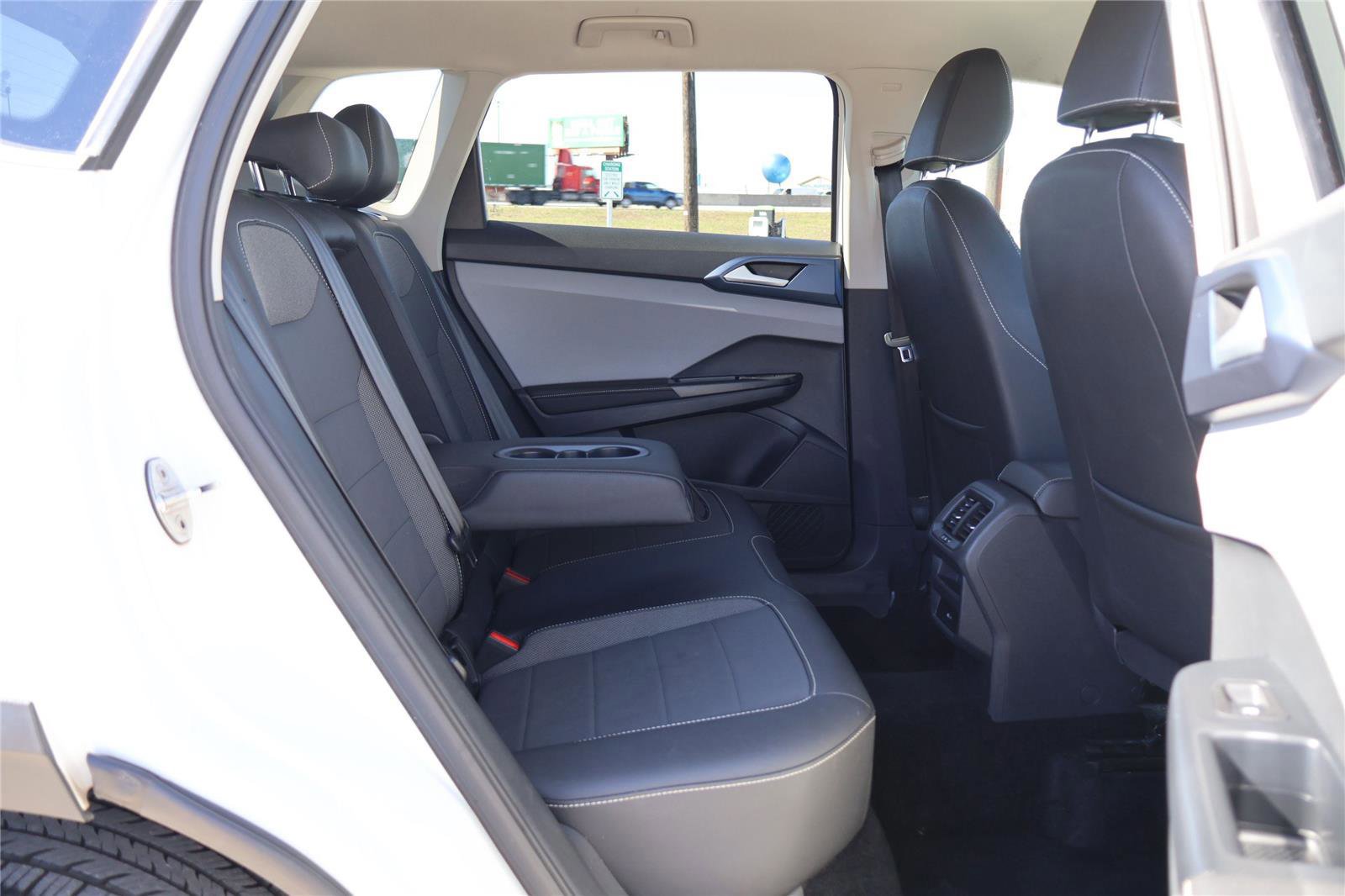 Used 2024 Volkswagen Taos SE image 34