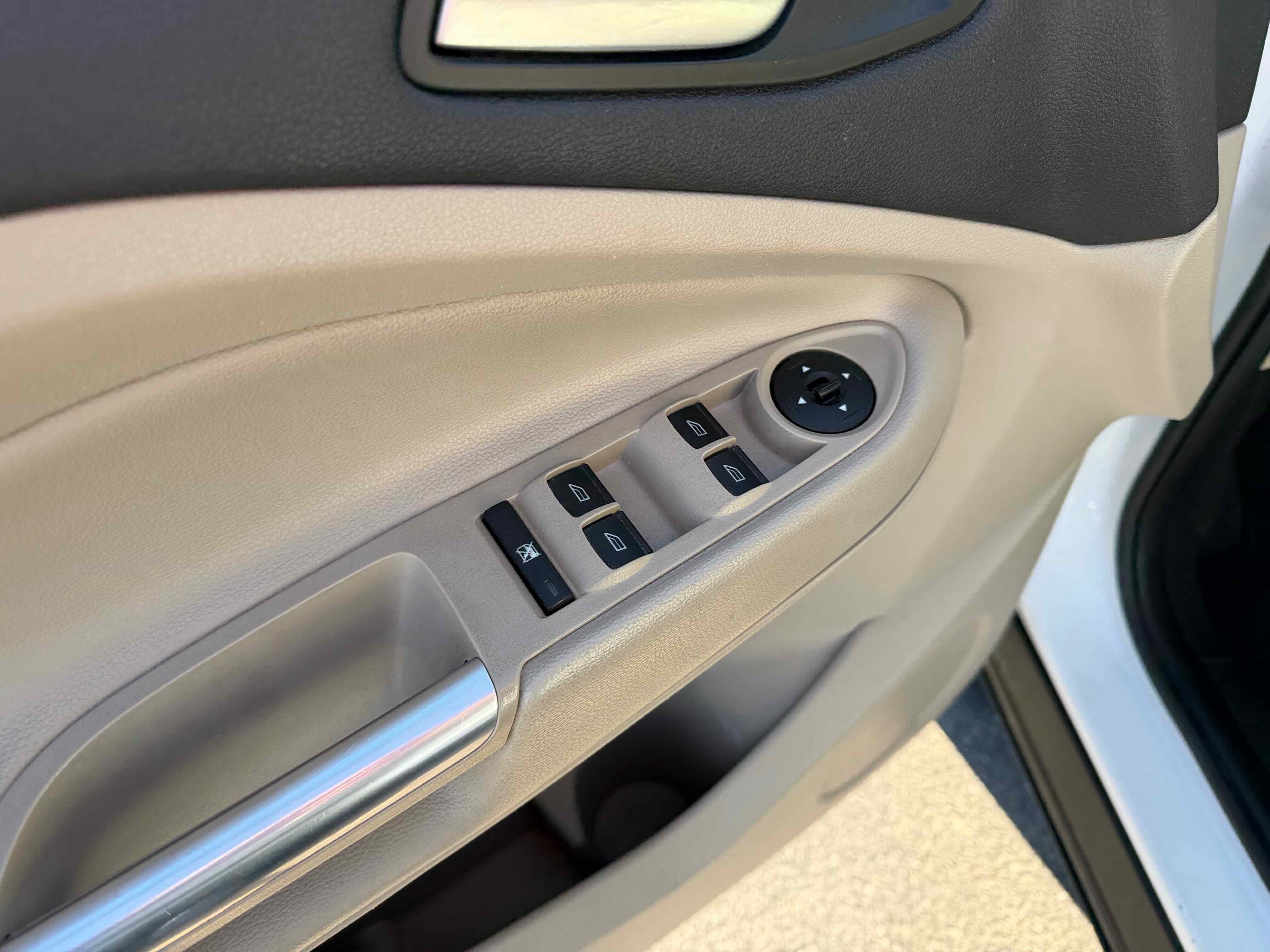 Certified 2018 Ford Escape SE image 17