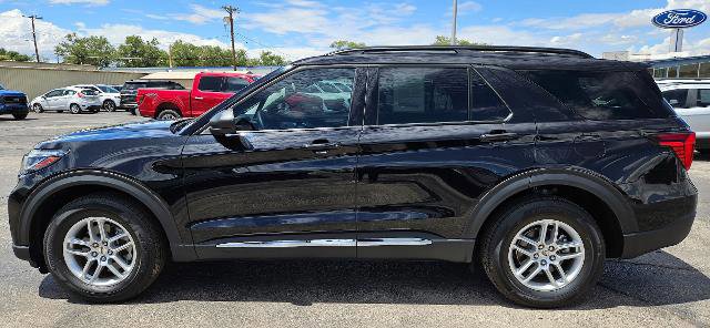 Certified 2025 Ford Explorer Active AWD/4WD image 2