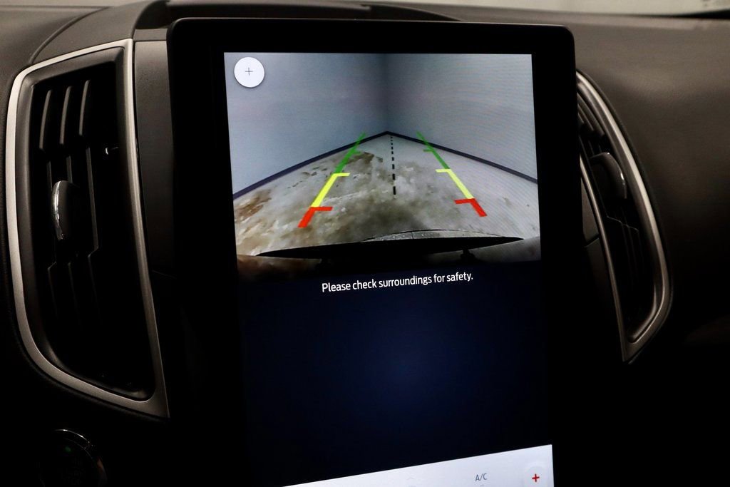 Certified 2023 Ford Edge SE image 9