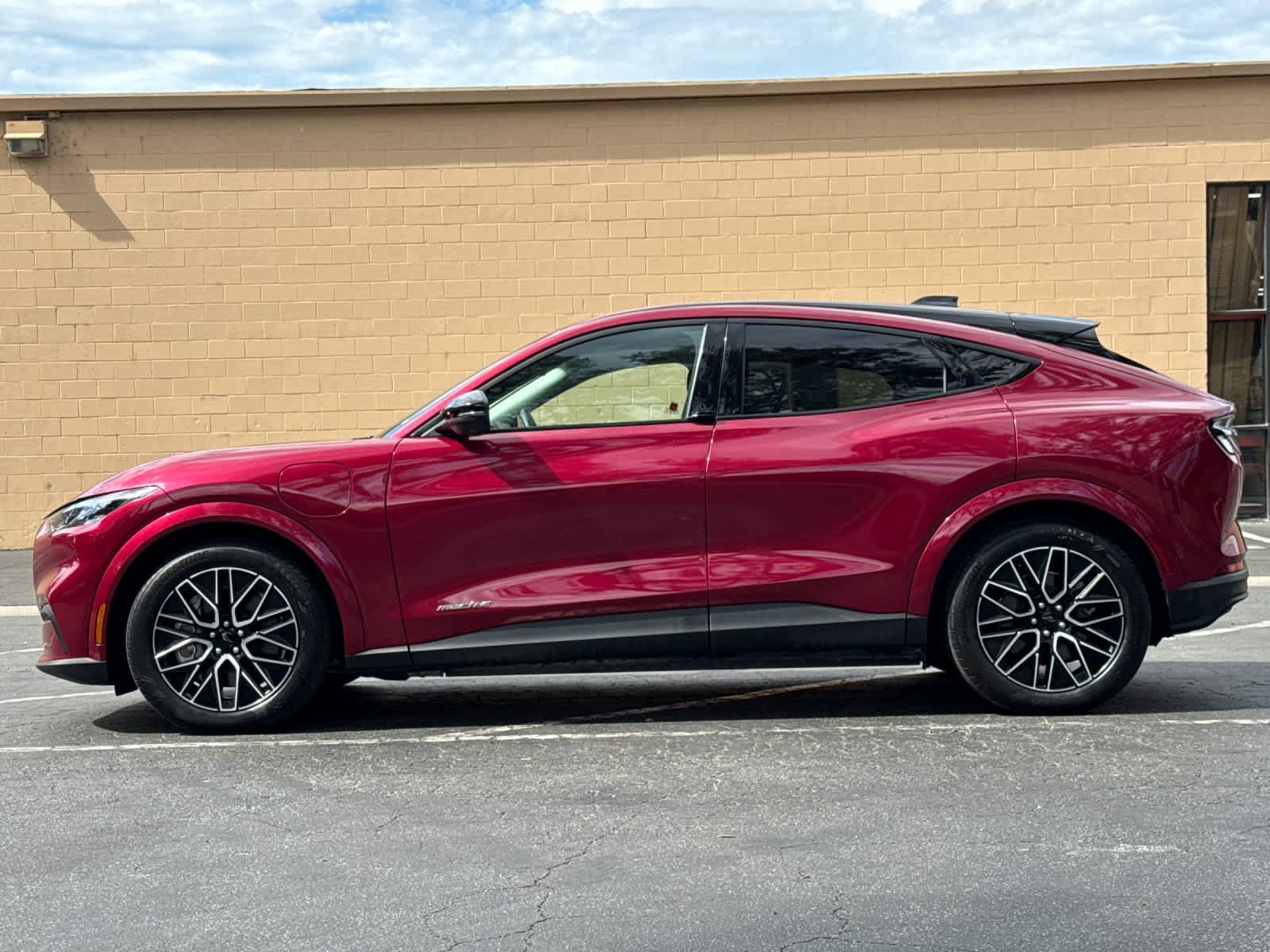 Certified 2025 Ford Mustang Mach-E Premium RWD image 5