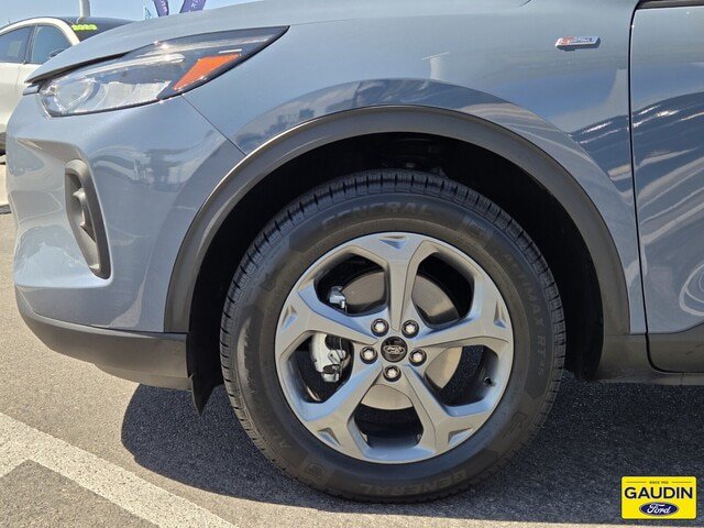 Certified 2025 Ford Escape ST-Line Select AWD/4WD image 10