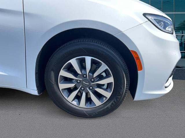 Used 2024 Chrysler Pacifica Limited FWD image 6