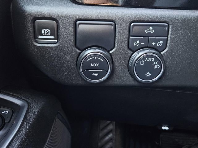 Used 2024 Chevrolet Silverado 1500 LT image 34