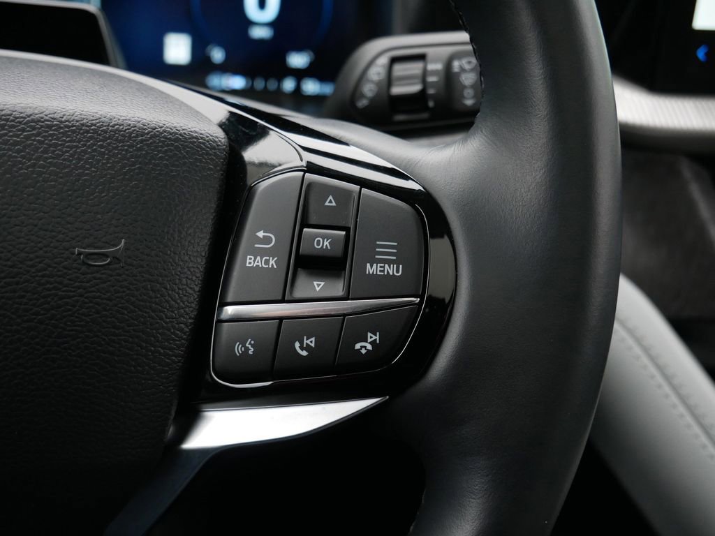 Certified 2025 Ford Explorer Platinum w/ Ultimate Package image 20