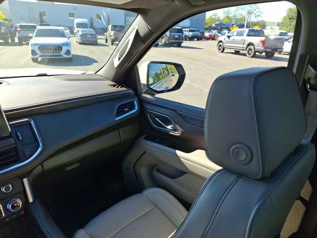 Used 2022 GMC Yukon SLT w/ SLT Premium Package AWD/4WD image 11