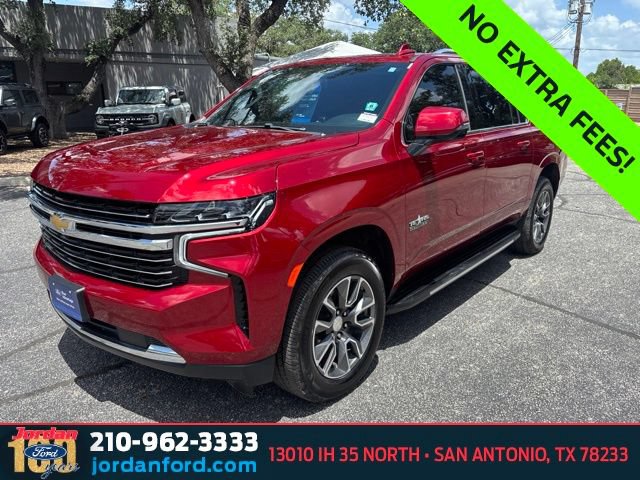 Used 2022 Chevrolet Suburban LT w/ Luxury Package RWD image 3