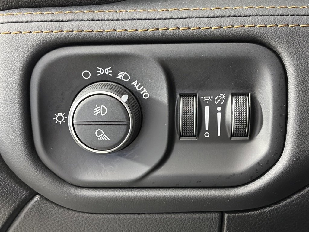 Used 2024 RAM 2500 Limited w/ Safety Group image 25