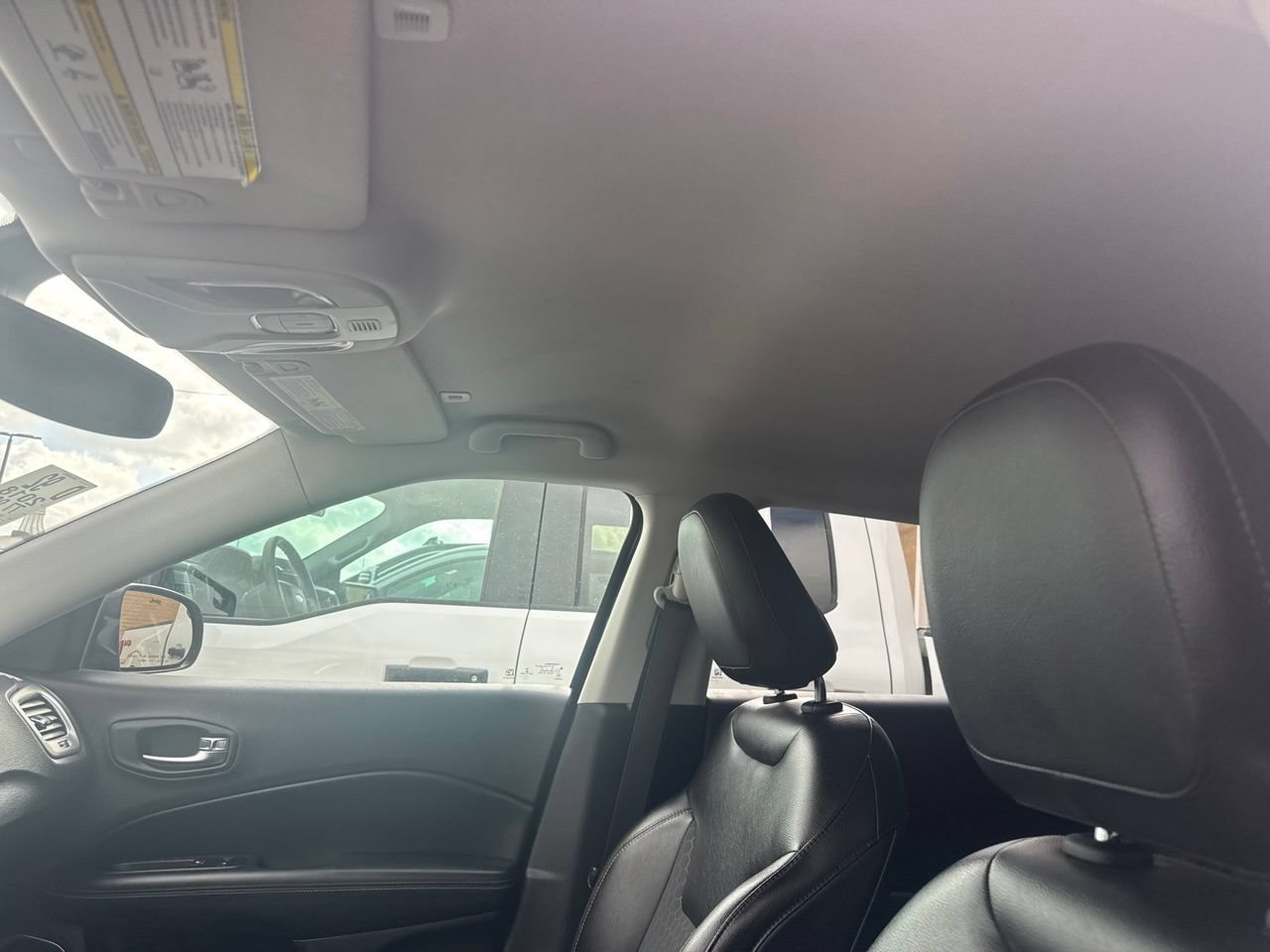 Used 2018 Jeep Compass Latitude w/ Popular Equipment Group FWD image 8
