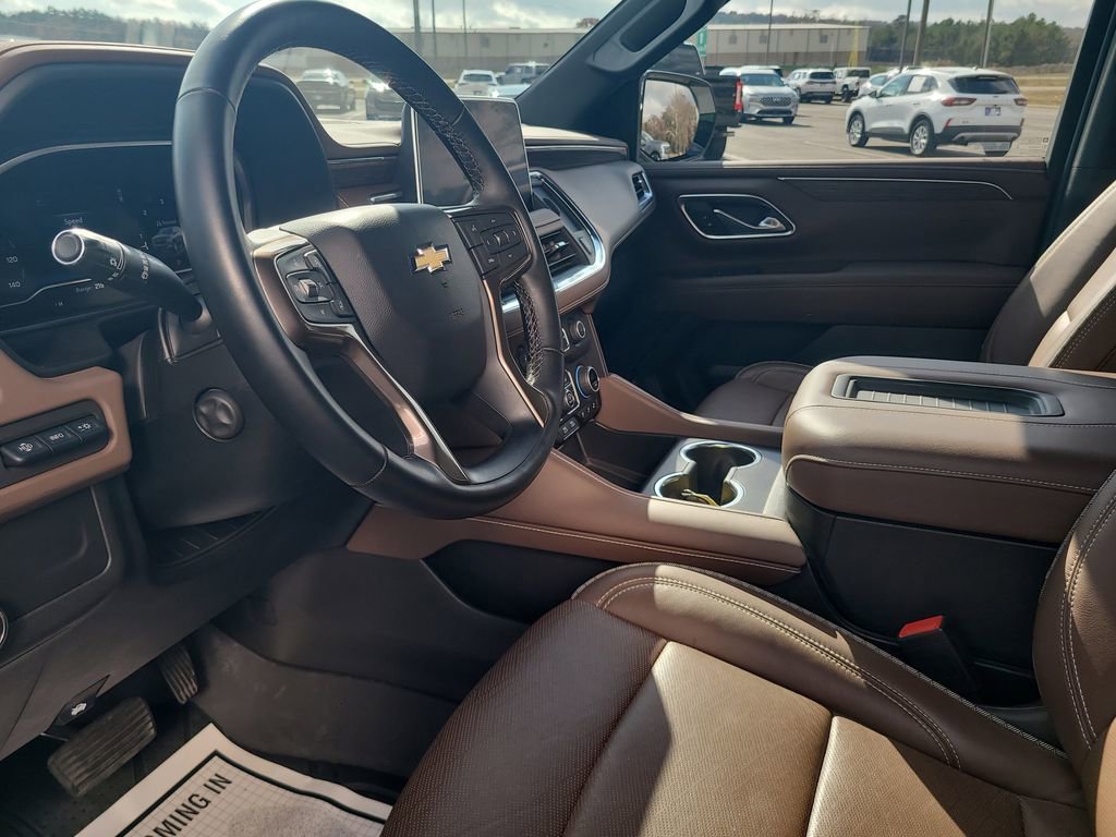 Used 2023 Chevrolet Suburban High Country image 10