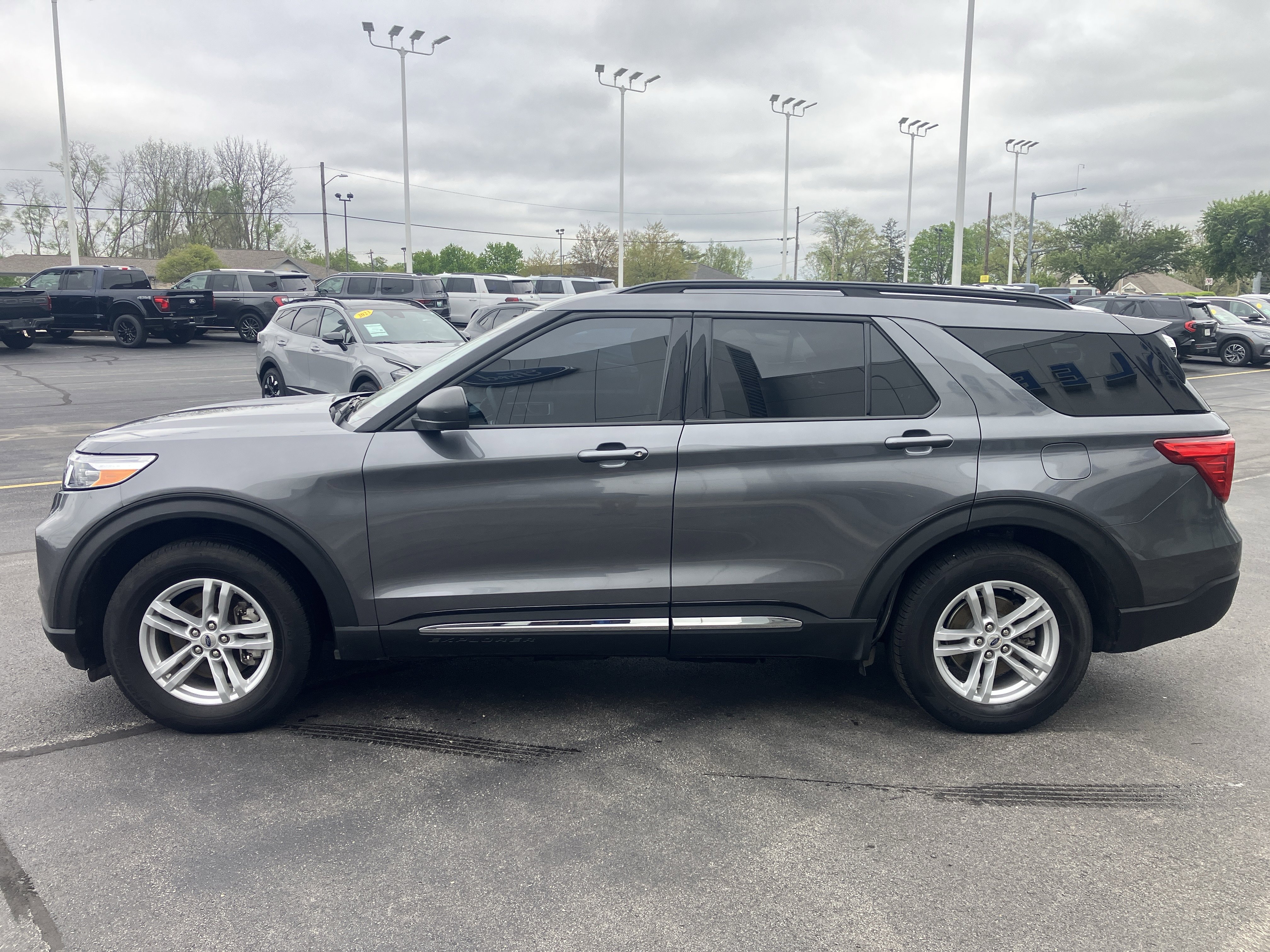 Certified 2021 Ford Explorer XLT w/ Class III Trailer Tow Package RWD image 4