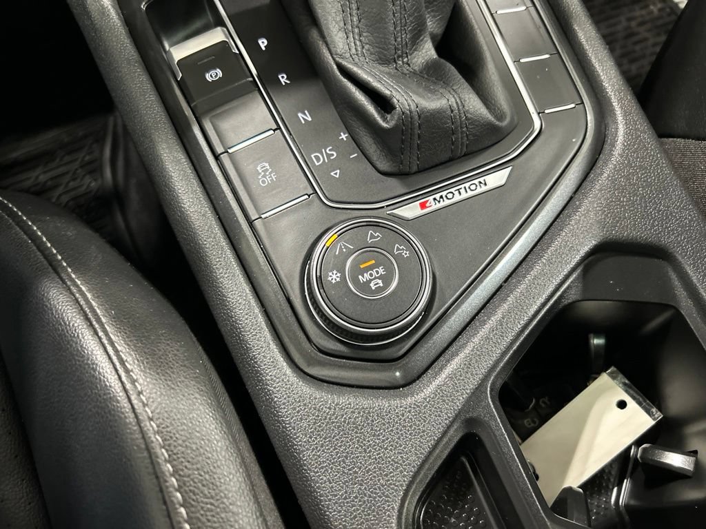 Used 2018 Volkswagen Tiguan SE w/ Panoramic Sunroof Package AWD/4WD image 22