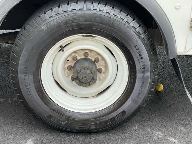 Certified 2022 Ford E-350 and Econoline 350 Super Duty w/ Power Windows & Locks Group image 10