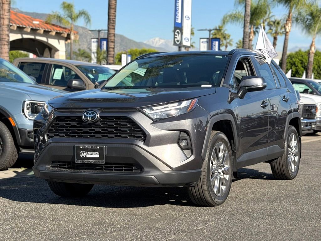 Used 2023 Toyota RAV4 XLE Premium image 4