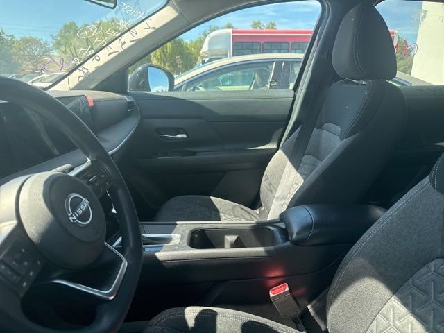 Used 2025 Nissan Kicks SV image 6