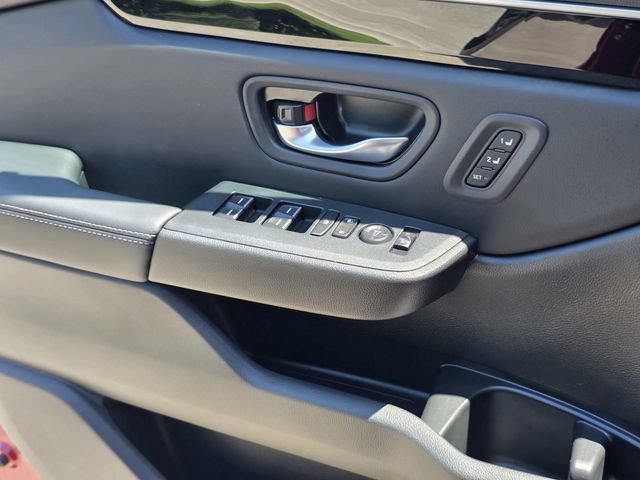 Used 2025 Honda Pilot Touring image 23