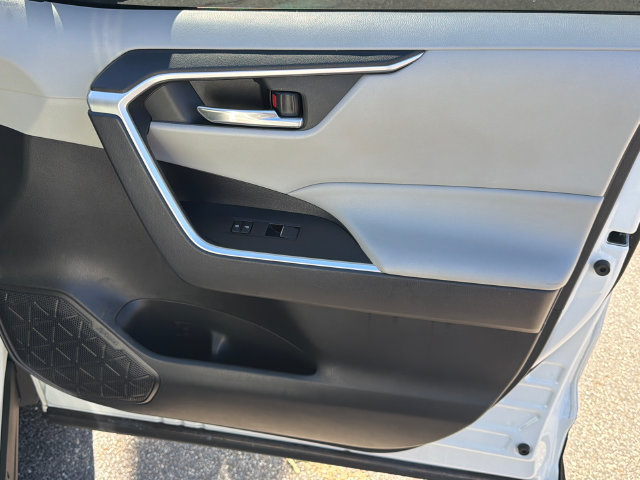 Used 2021 Toyota RAV4 XLE Premium AWD/4WD image 16