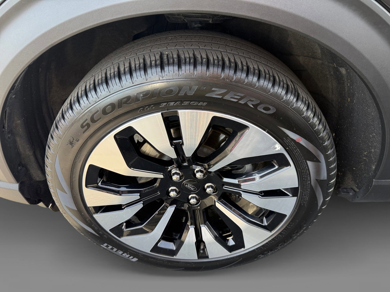 Certified 2025 Ford Explorer Platinum w/ LUX Leather Package image 9