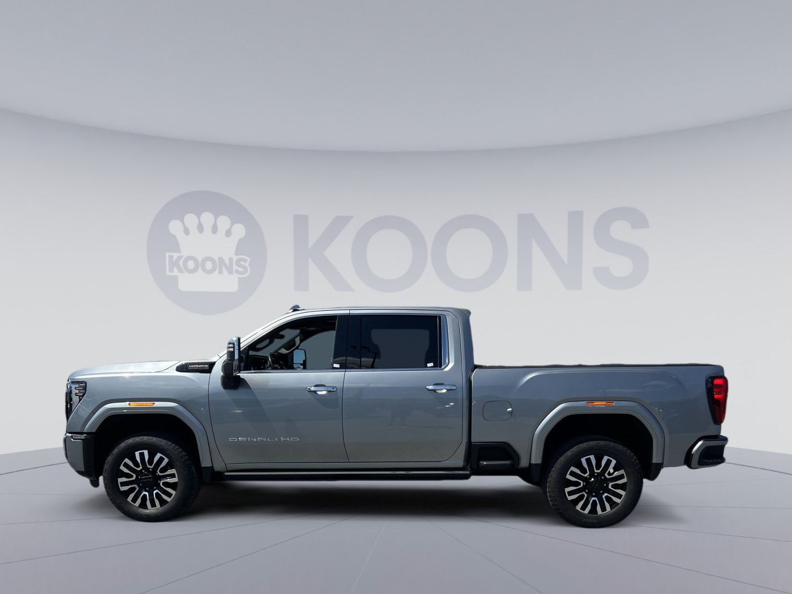 Used 2024 GMC Sierra 2500 Denali Ultimate AWD/4WD image 2