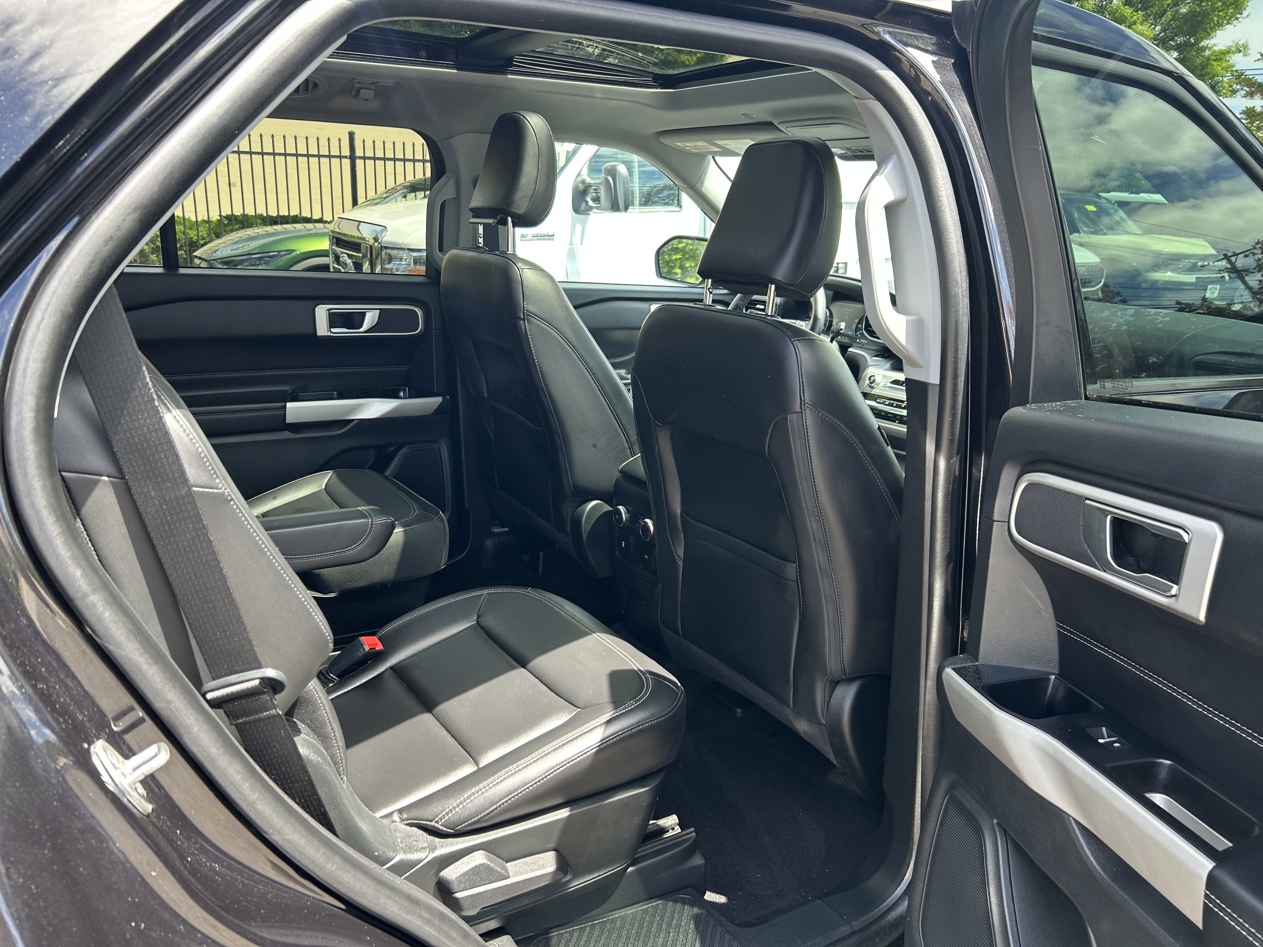 Certified 2022 Ford Explorer XLT w/ Equipment Group 202A image 10