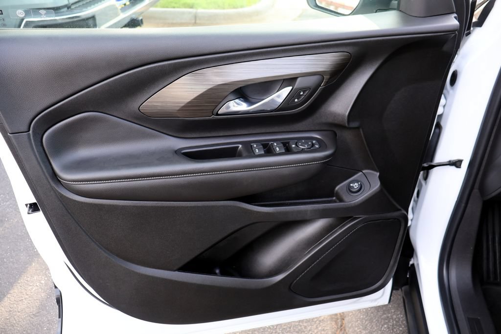 Used 2023 GMC Terrain SLE w/ Driver Convenience Package FWD image 30