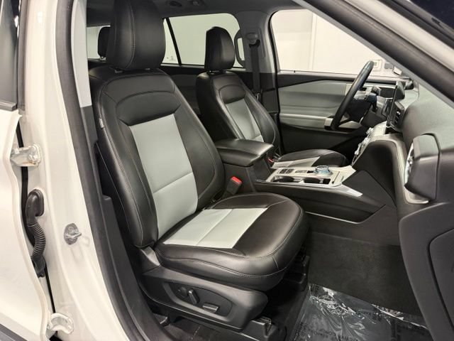 Certified 2023 Ford Explorer XLT w/ Equipment Group 202A RWD image 41