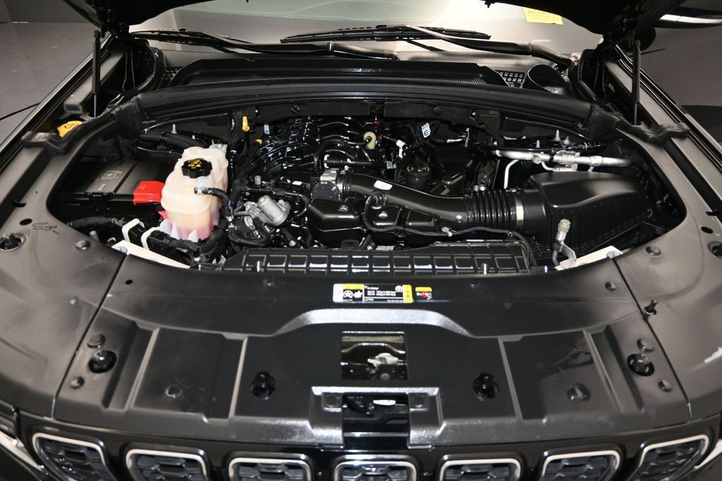 Used 2023 Jeep Grand Cherokee L Limited AWD/4WD image 16