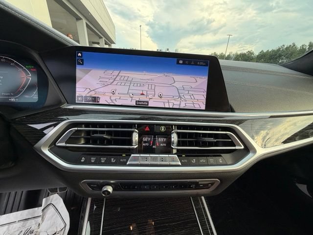 Used 2021 BMW X7 xDrive40i w/ M Sport Package AWD/4WD image 14