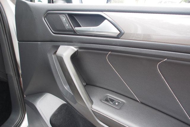 Used 2022 Volkswagen Tiguan SE FWD image 13