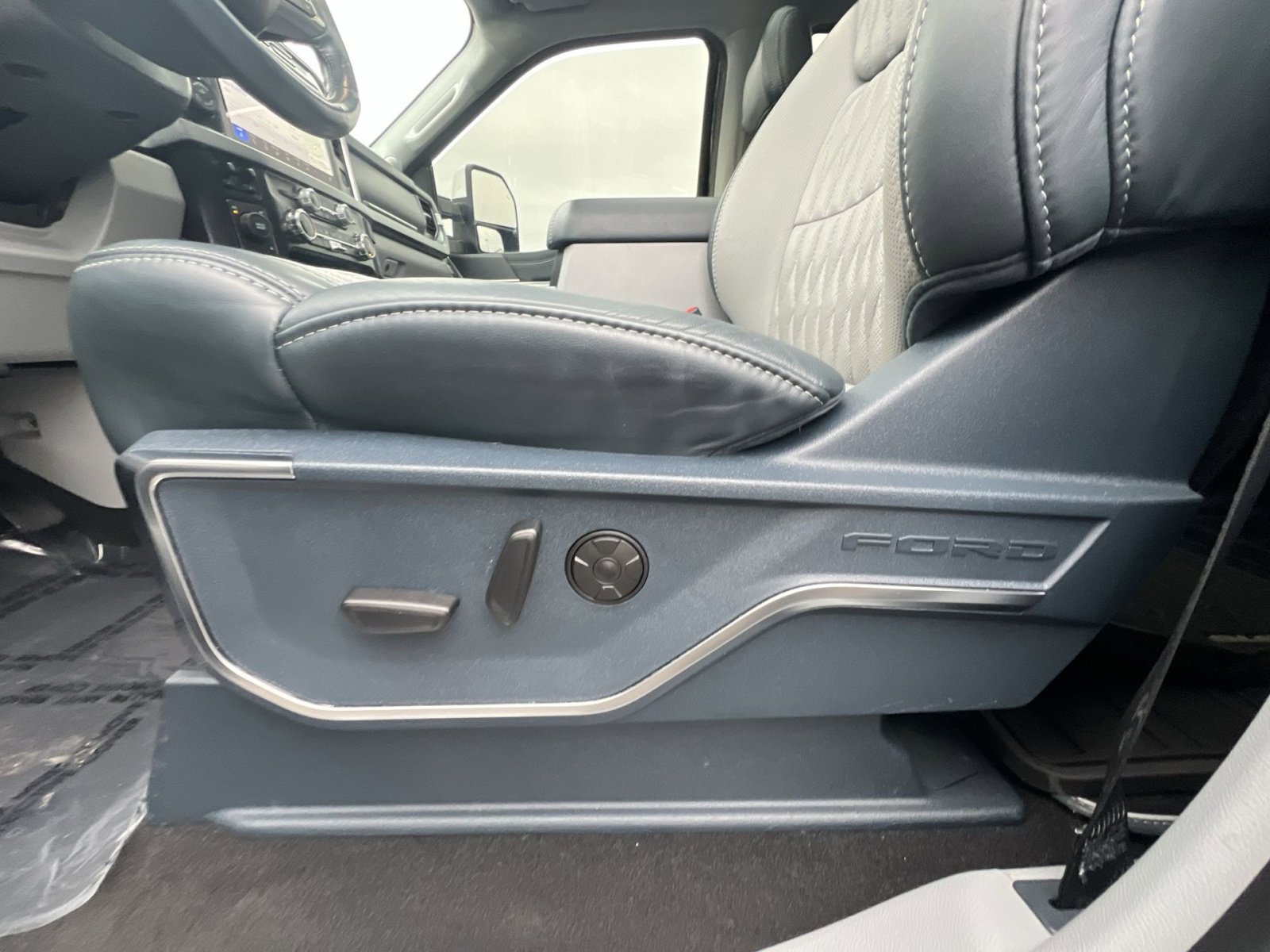 Certified 2024 Ford F350 Limited w/ FX4 Off-Road Package image 14