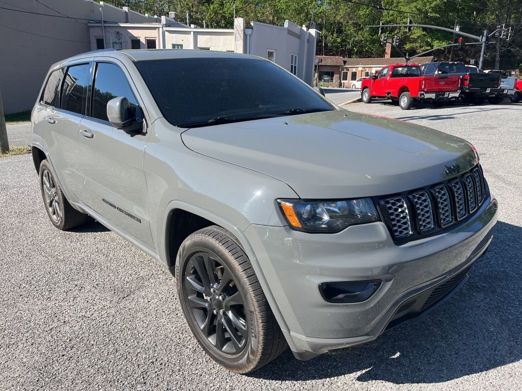 Used 2020 Jeep Grand Cherokee Altitude image 14