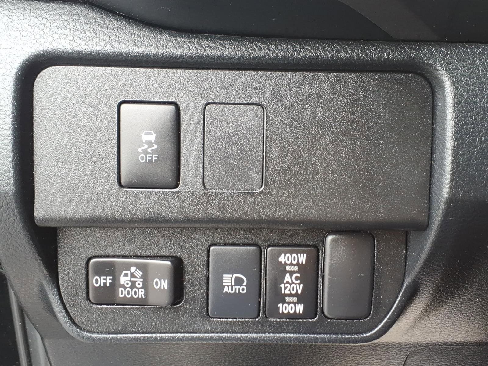 Used 2020 Toyota Tacoma TRD Sport w/ TRD Premium Sport Package AWD/4WD image 23