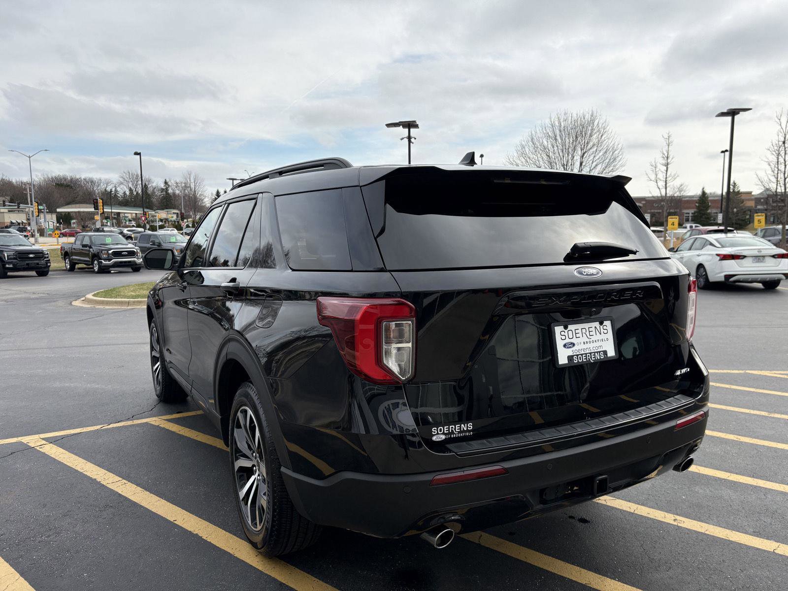 Certified 2022 Ford Explorer ST-Line w/ Class IV Trailer Tow Package image 4