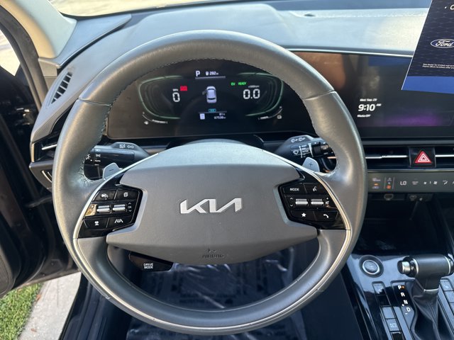 Used 2023 Kia Niro EX FWD image 23