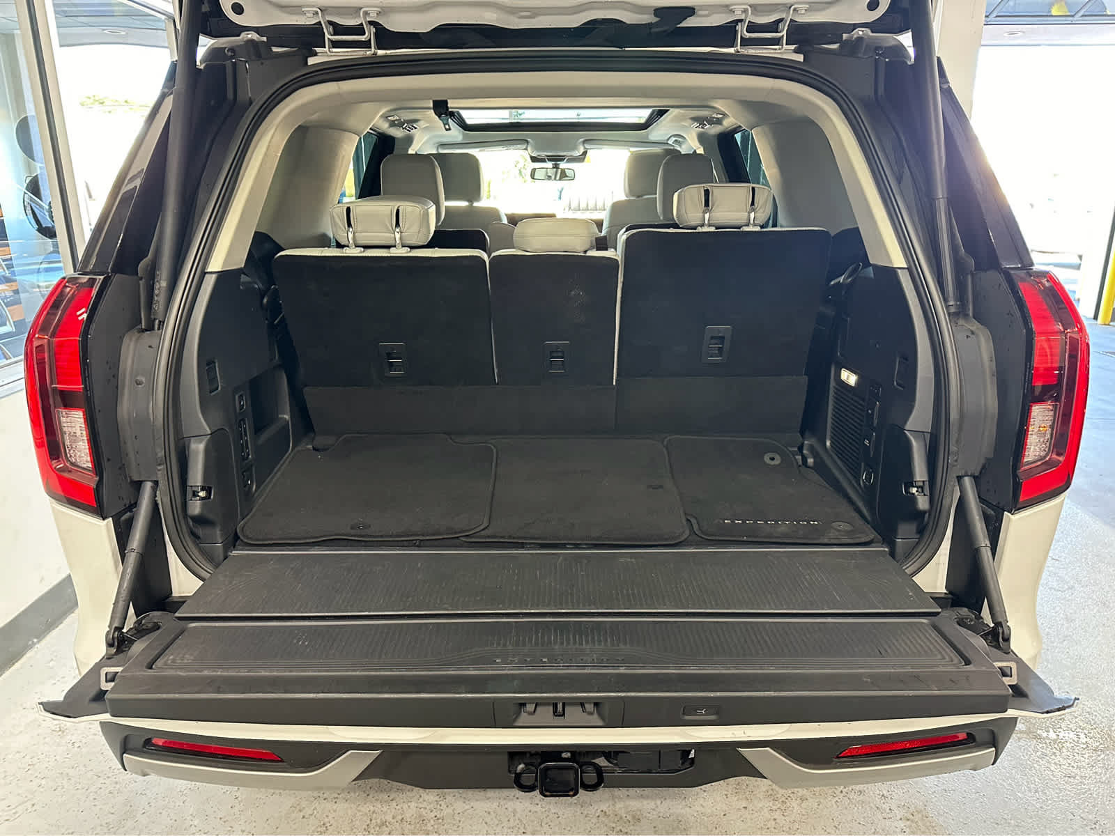 Certified 2025 Ford Expedition Platinum AWD/4WD image 12