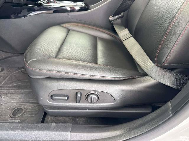 Used 2025 Chevrolet Trax RS w/ Sunroof Package FWD image 21