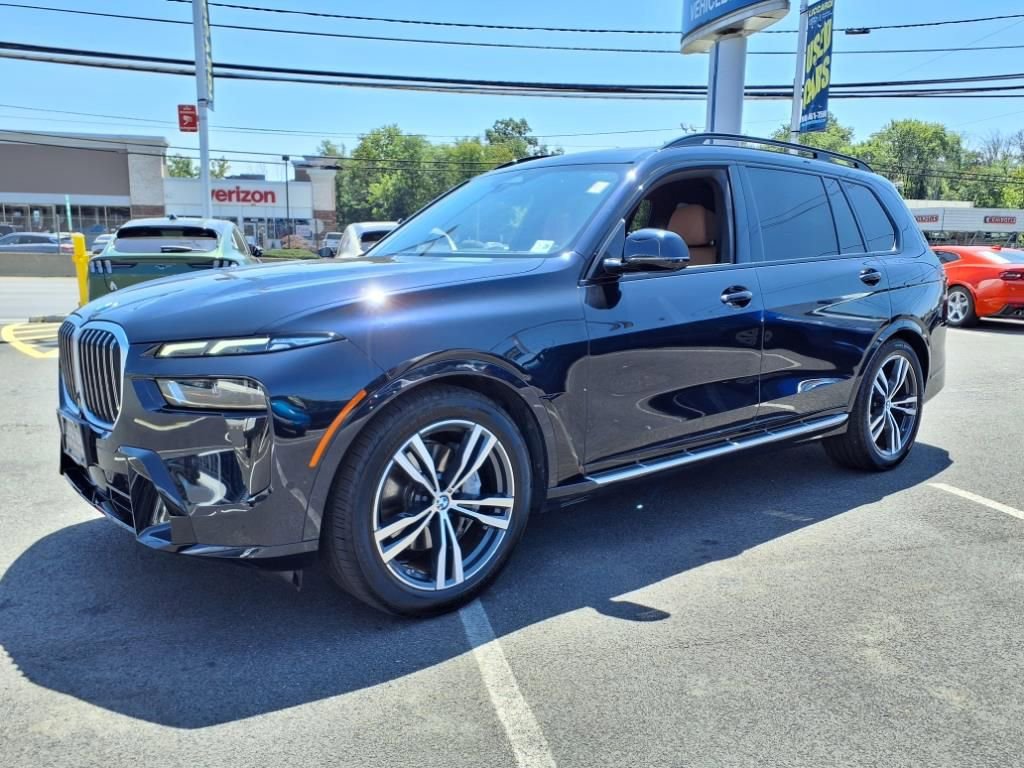 Used 2023 BMW X7 xDrive40i w/ M Sport Package image 5