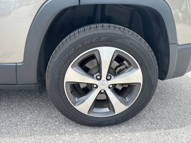 Used 2020 Jeep Cherokee Limited image 15