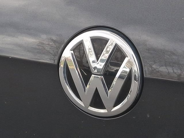 Used 2017 Volkswagen GTI SE image 31