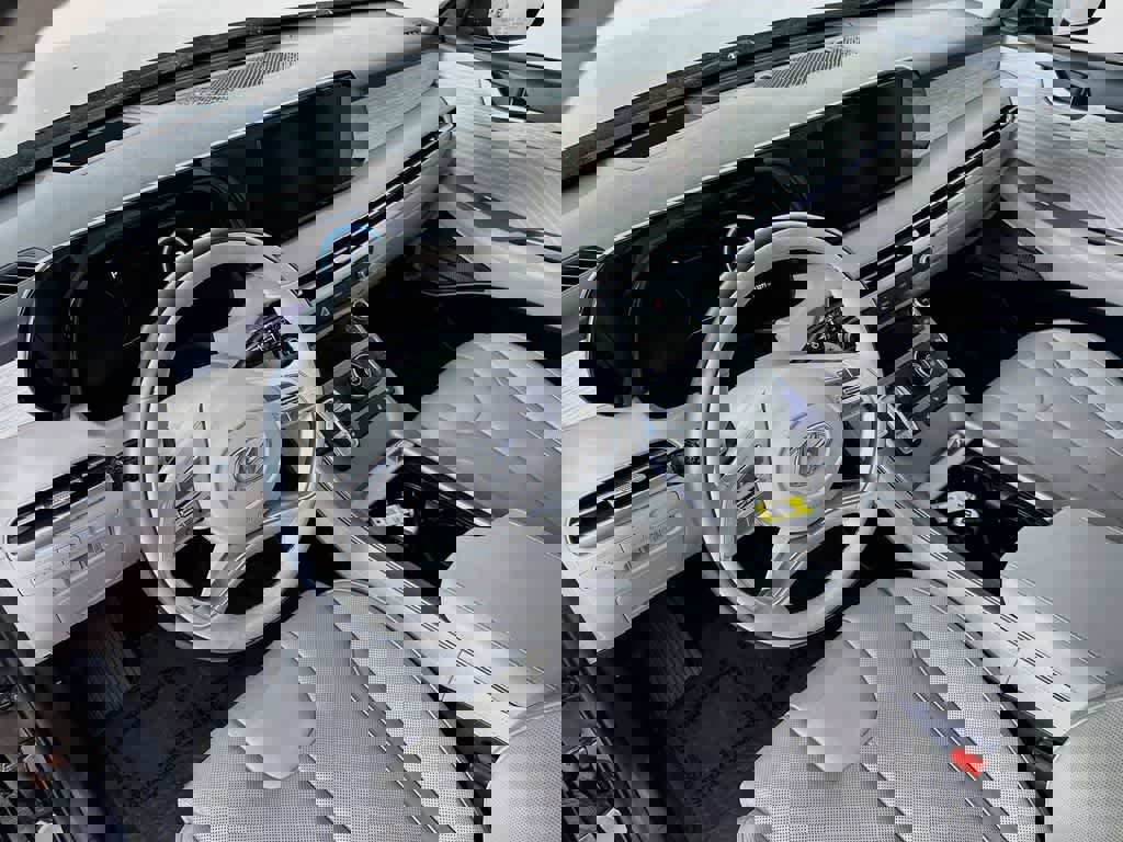 Used 2024 Hyundai Palisade Calligraphy FWD image 2