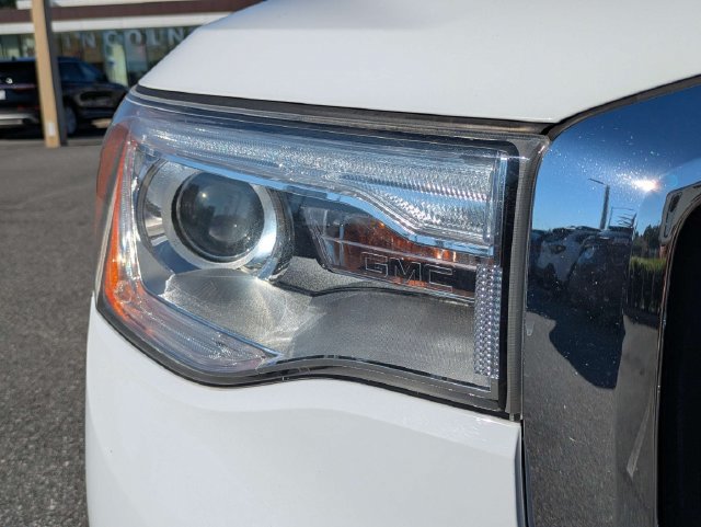 Used 2019 GMC Acadia Denali w/ Technology Package AWD/4WD image 10